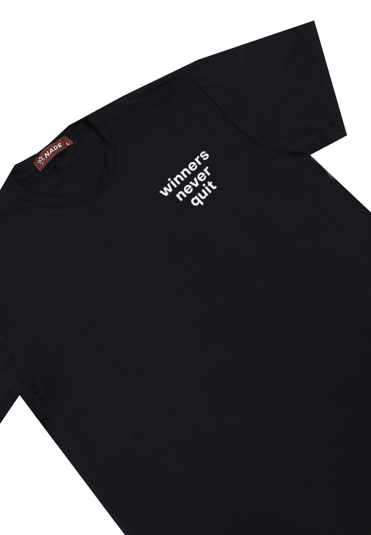 NTD72 kaos slim fit pria anti kusut lengan pendek "winners never quit" hitam