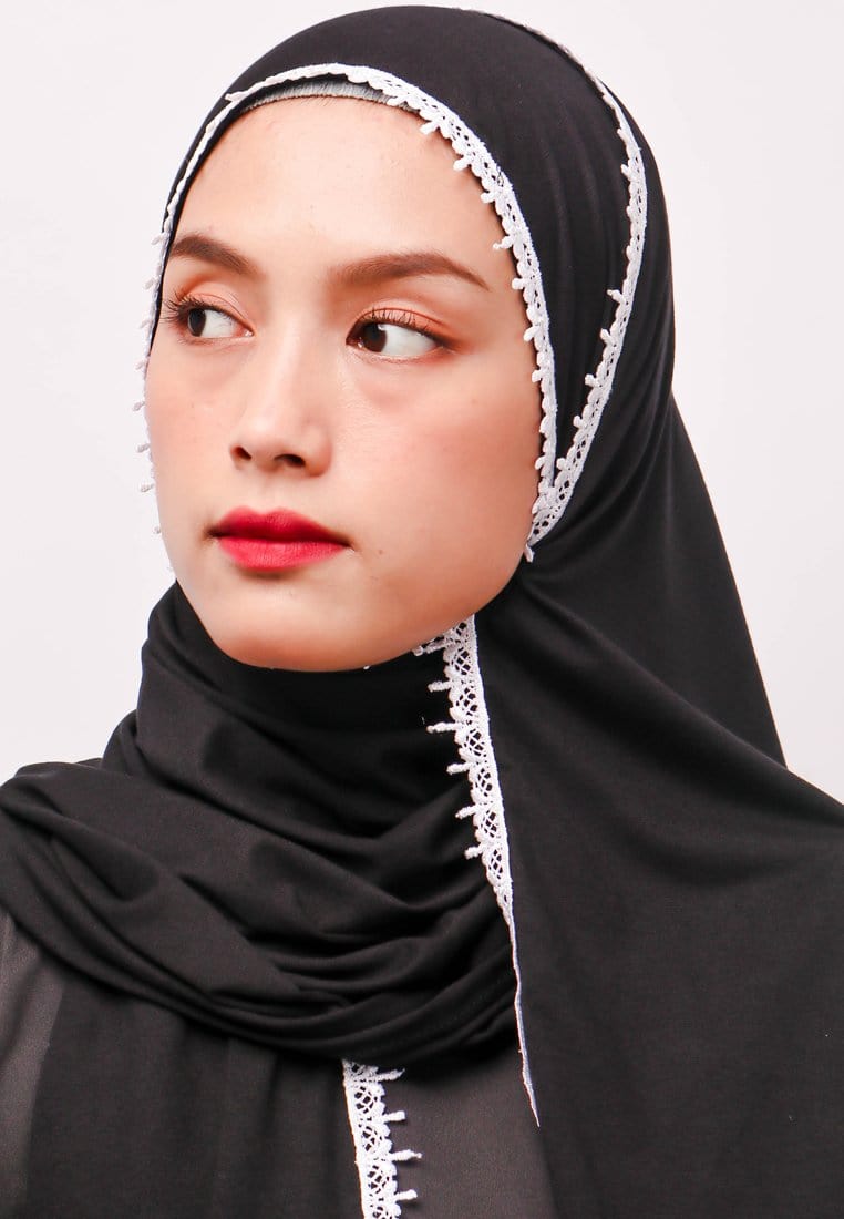 Daw Project DH063 Lace Putih Hijab Pashmina Hitam