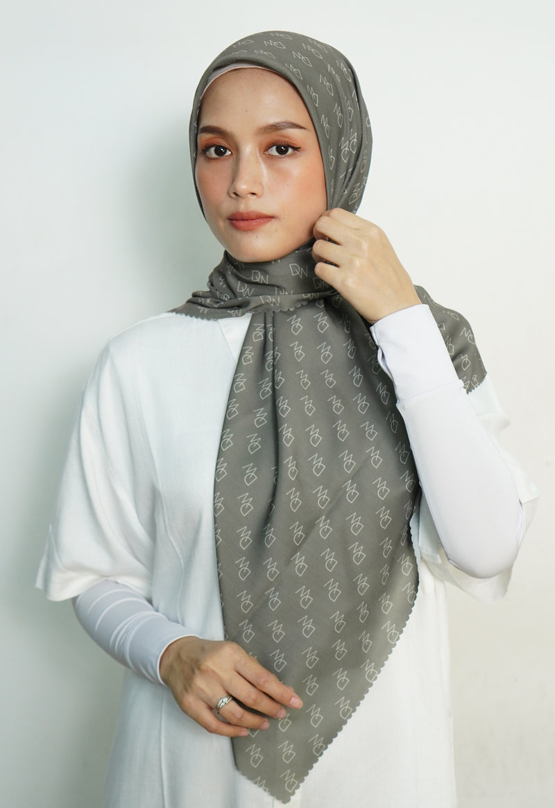 WK050 Kerudung Segi Empat Abu Abu Motif Premium Anti Mleyot Anti Kusut Anti Lecek Grey Abu