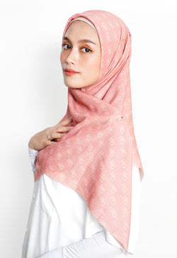 WK053 Kerudung Segi Empat Dusty Pink Motif Premium Anti Mleyot Anti Kusut Anti Lecek Pink Dusty