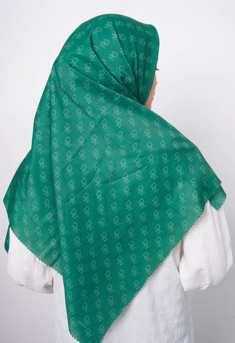 WK066 Kerudung Segi Empat Warna Hijau Emerald Motif Premium Anti Mleyot Anti Kusut Anti Lecek Hijau Emerald